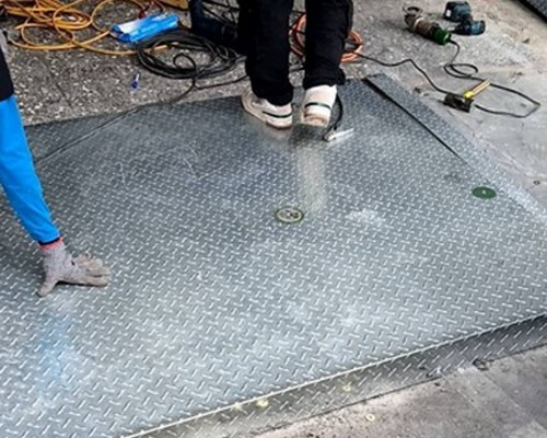 台南地面水平平台架設, 台南門口地面平台施作, 台南地板墊高平台, 台南花紋鋼板, 台南鐵工, 台南鐵件製作, 台南白鐵花板平台