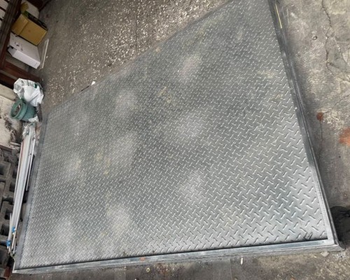 台南地面水平平台架設, 台南門口地面平台施作, 台南地板墊高平台, 台南花紋鋼板, 台南鐵工, 台南鐵件製作, 台南白鐵花板平台